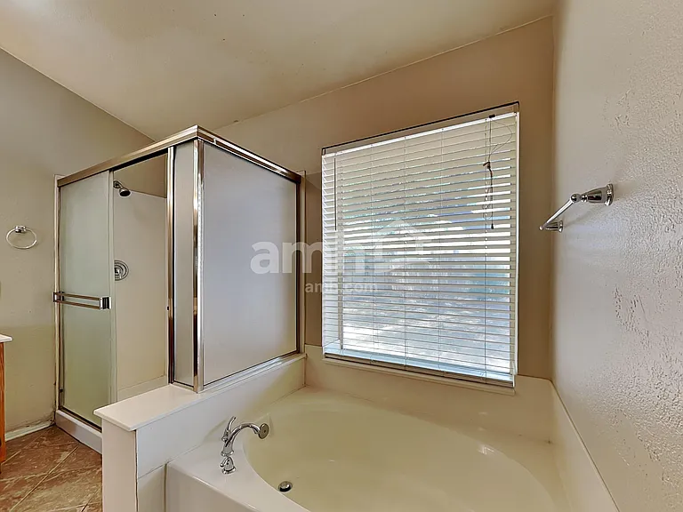 1214 E Artesian Way — Photo 12