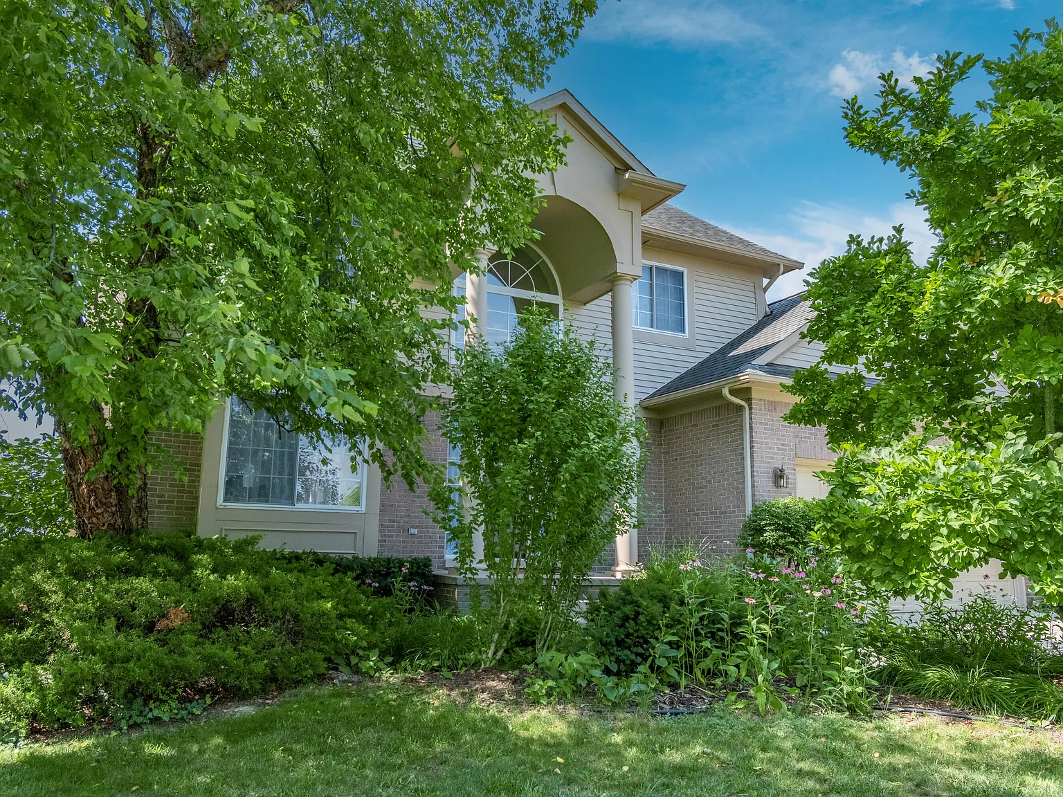 3 bed, 2.5 bath, 1769 sqft, $2,700 — Photo 3