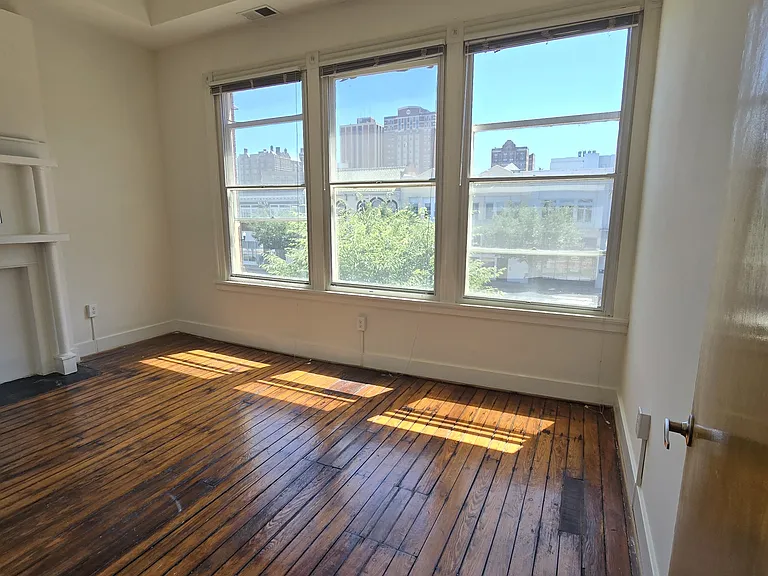 900 W Broad St #20B — Photo 11