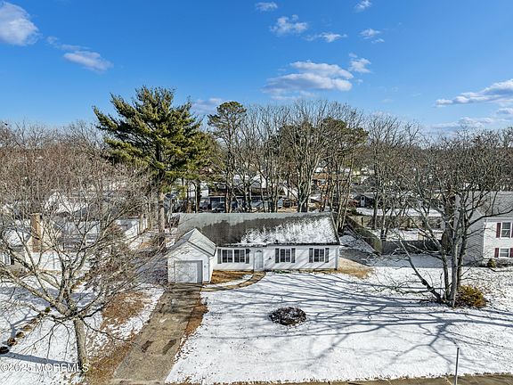 2nd image of 869 Tudor Dr
