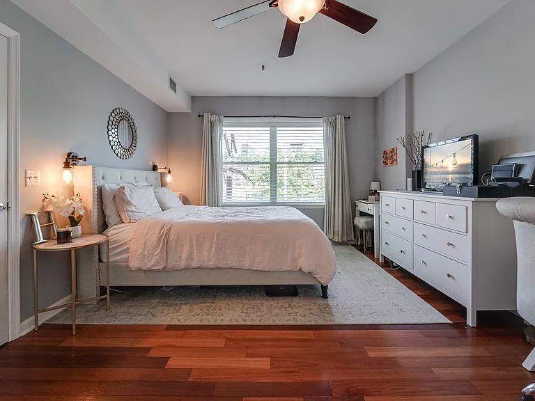 650 2nd St #4G — Photo 9
