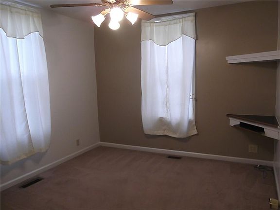 5th image of 727 Center St