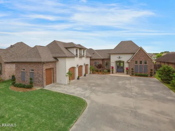 121 Snapping Ln, Broussard, LA 70518