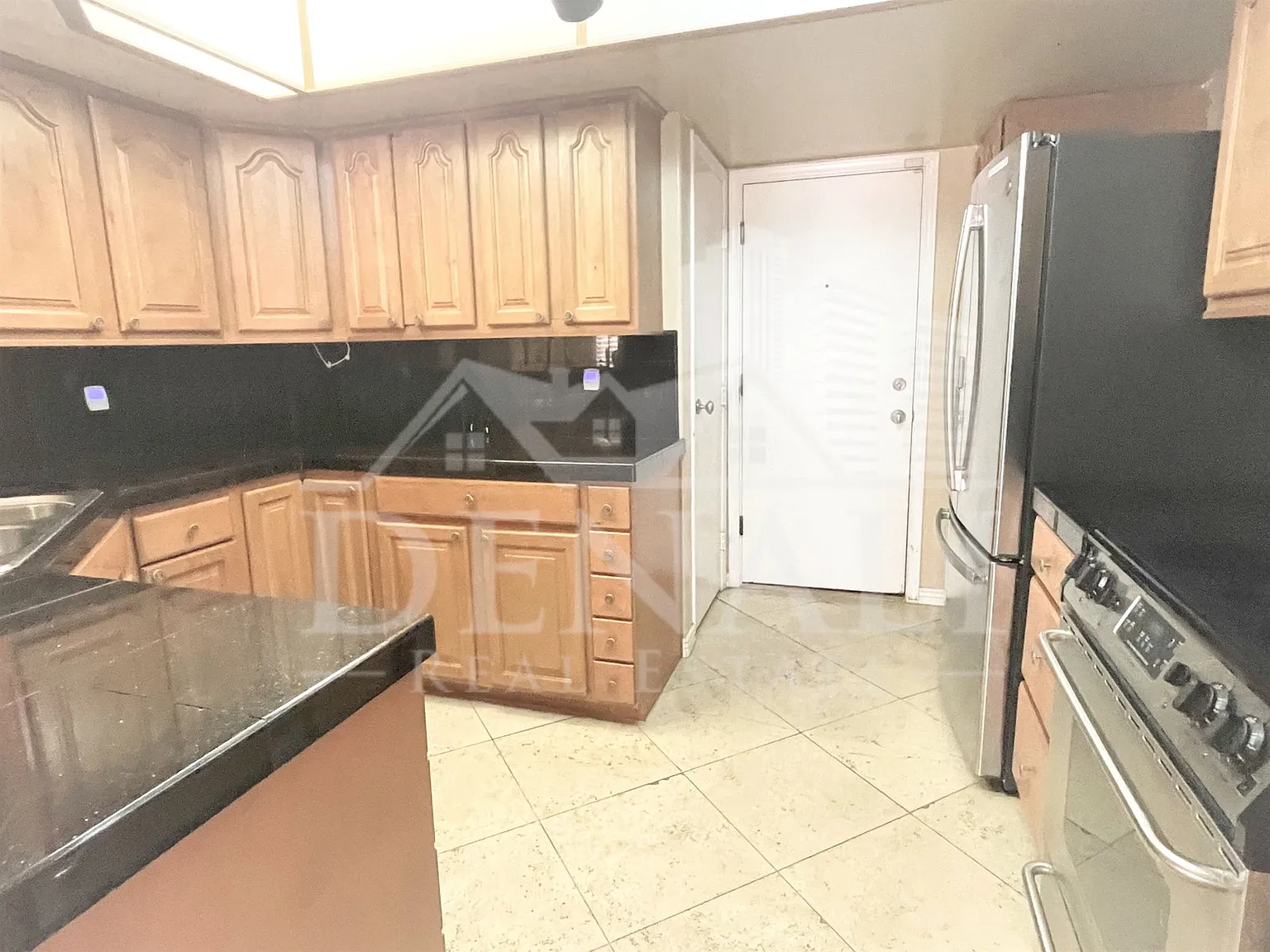 3 bed, 2.5 bath, 1678 sqft, $2,595 — Photo 2