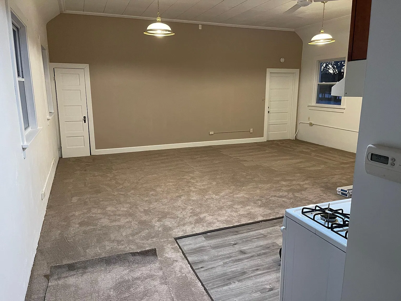 1 bed, 1080 sqft, $1,100 — Photo 2