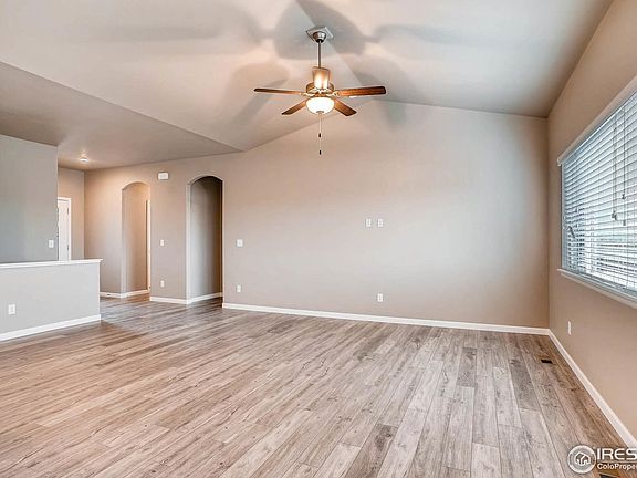 3rd image of 828 Depot Dr
