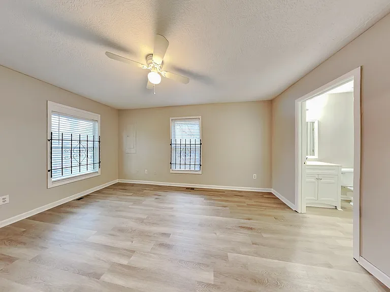 729 Cooper St SW — Photo 3