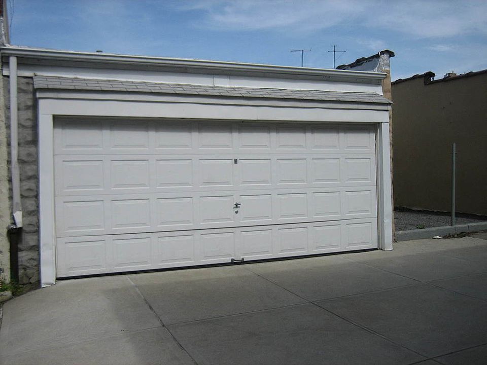 2nd image of 2832 45th St