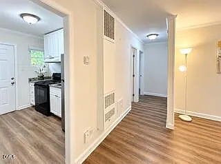 2 bed, 1.0 bath, 617 sqft, $1,350 — Photo 4