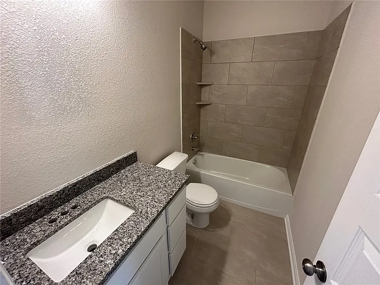 2204 Johnny Lyon Ct — Photo 7