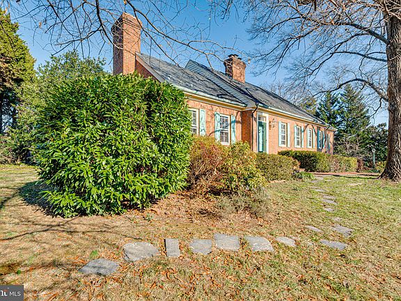 5th image of 901 Janneys Ln