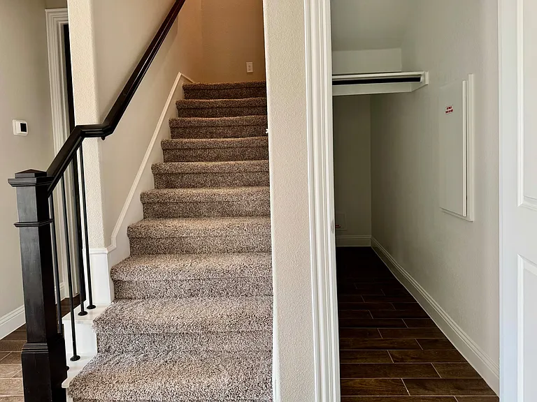 548 Hutchinson Ln — Photo 5