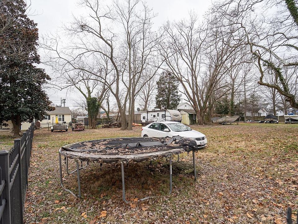 1st image of 105 Winchester Ave