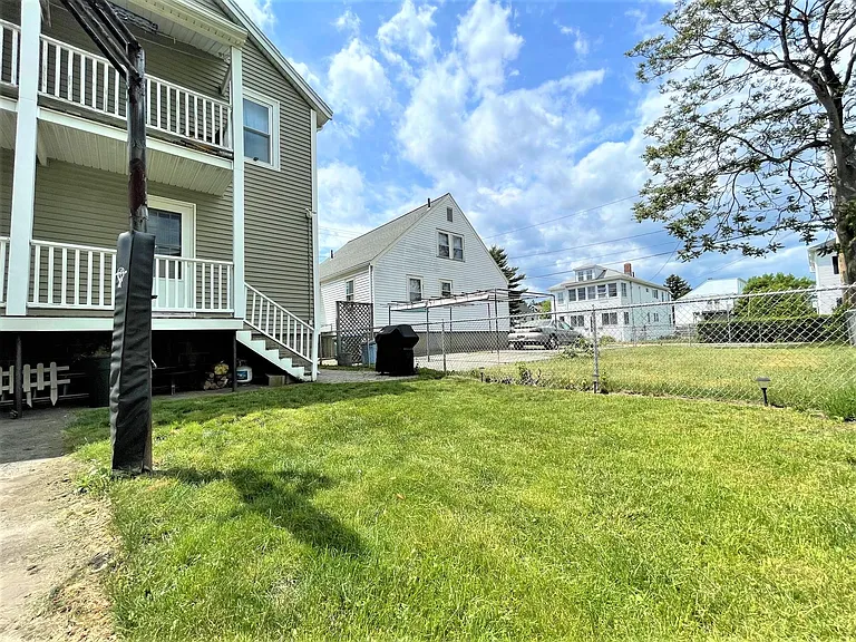 68 Willis Ave — Photo 14