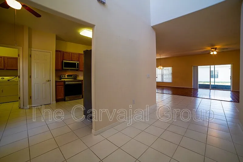 3 bed, 2.0 bath, 2141 sqft, $2,200 — Photo 4