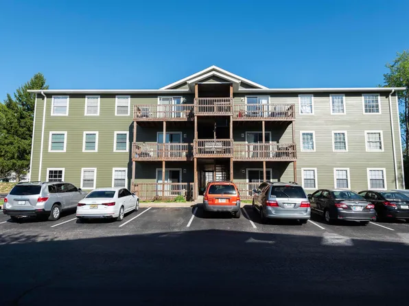 3230 E John Hinkle Pl #D11, Bloomington, IN 47408