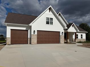 1766 Arbor Gate Ln, Green Bay, WI 54311