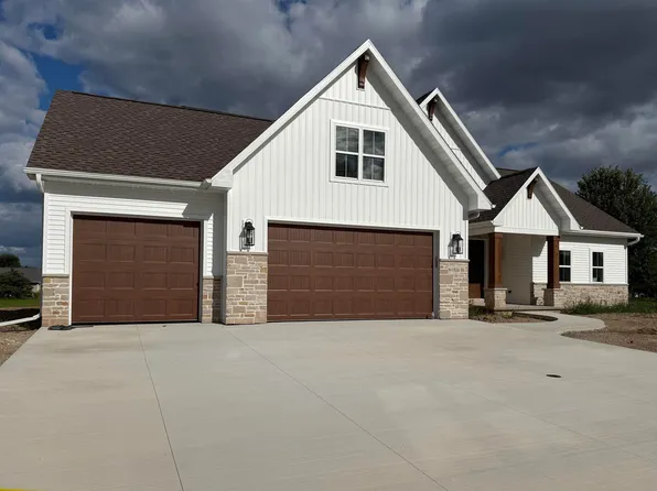 1766 Arbor Gate Ln, Green Bay, WI 54311