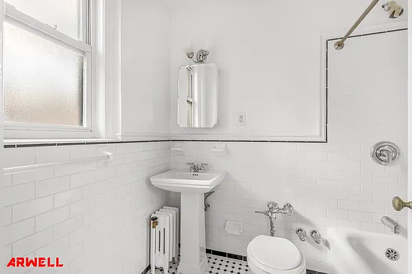 Rented by Arwell Realty | media 5