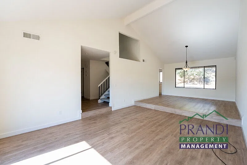 3 bed, 2.0 bath, 1912 sqft, $4,975 — Photo 3