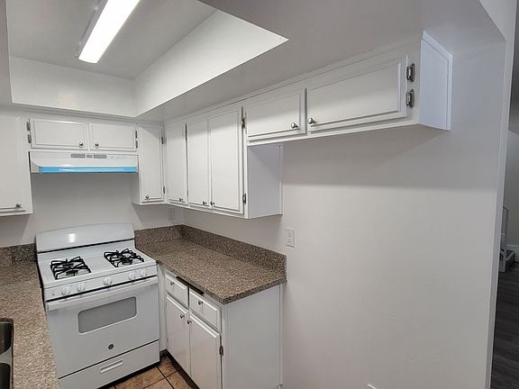 4th image of 11228 Huston St APT 3
