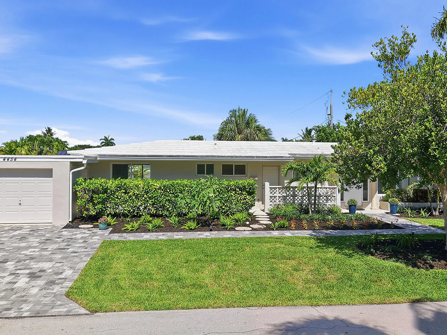 3 bed, 2.0 bath, 1808 sqft, $4,700 — Photo 3
