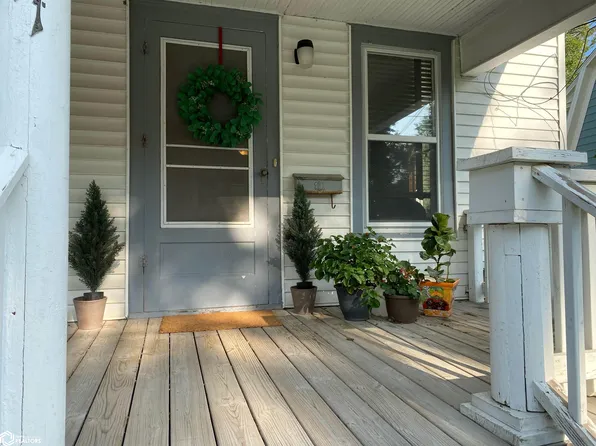 611 S 2nd St, Fairfield, IA 52556