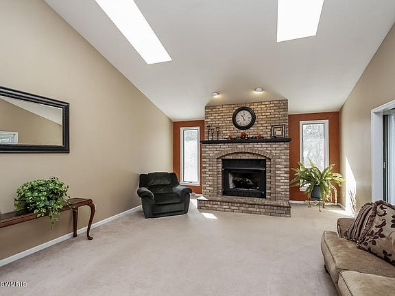 4th image of 6414 Brookhills Ct SE