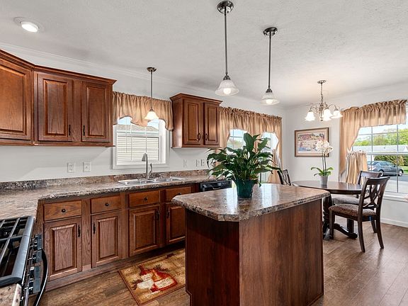 3rd image of 70 Kendall Ct