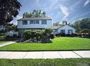 8 Tulip Grove Dr, Lake Grove, NY 11755