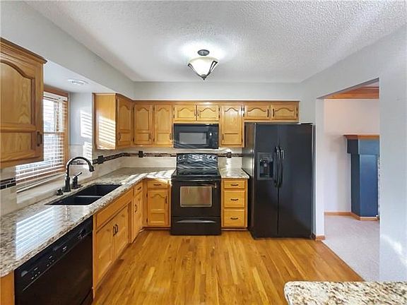 2nd image of 1550 NE Stonewood Dr