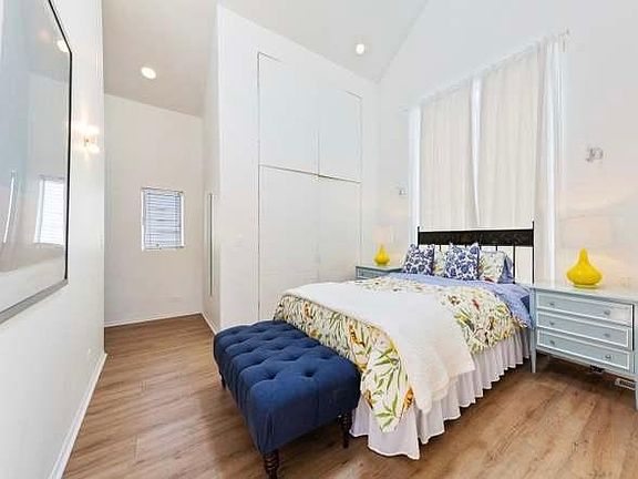 3rd image of 2037 W McLean Ave Unit 2