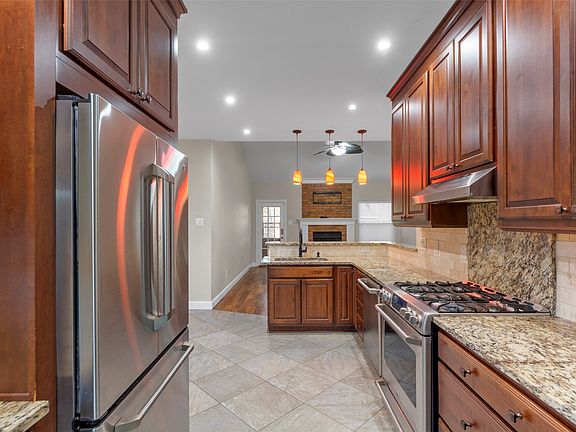 4th image of 6840 Rochelle Dr