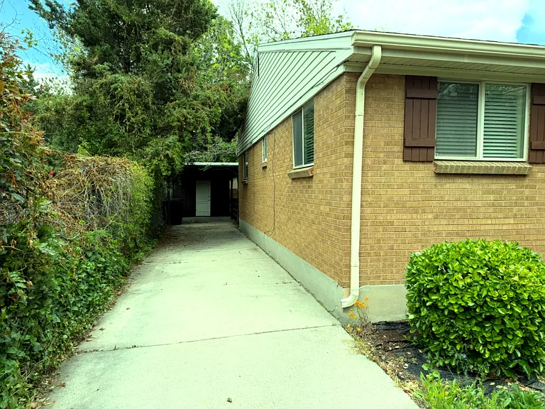 Driveway 2143 Lambourne