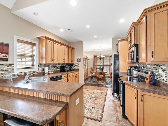 3rd image of 1221 Judge Cir