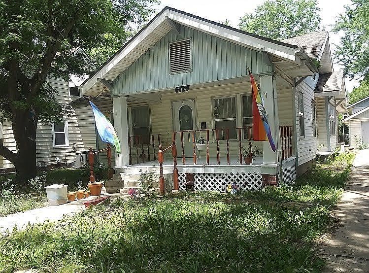 1st image of 714 W 2nd St
