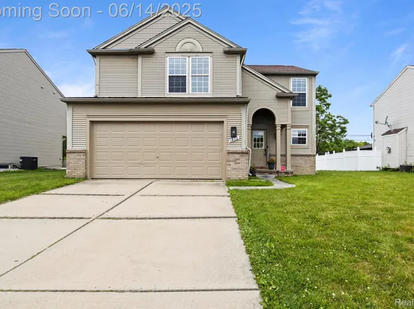 1813 Shepherds Dr, Troy, MI 48084