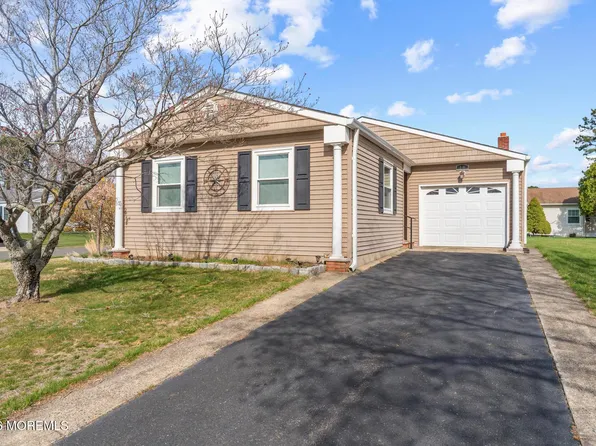 18 Innsbruck Drive, Toms River, NJ 08757