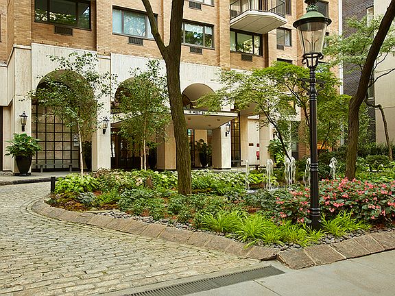 5th image of 10 W 66th St APT 22H