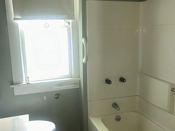 3rd image of 406 S 19th St