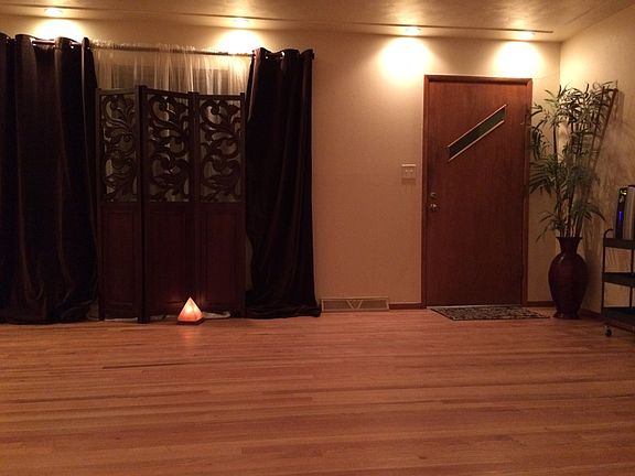 Spacious Living Room (17' by 14') Fresh Paint (Swiss Coffee Color) and Window Blinds throughout the Unit