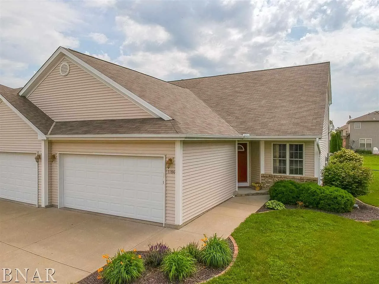 1186 Onyx Ln photo 1