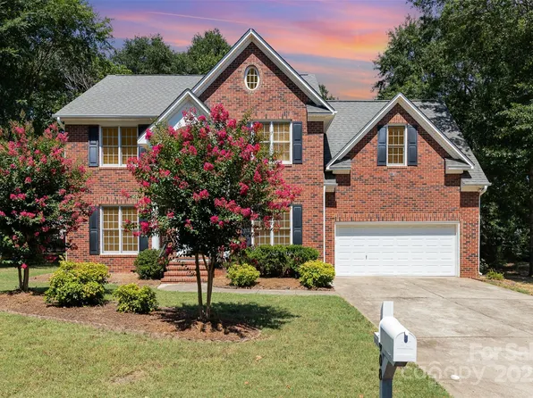 1908 Old Greylyn Ct NW, Concord, NC 28027