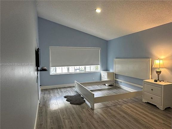 4th image of 364 Bermuda Springs Dr