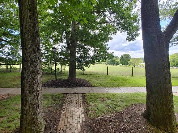 2nd image of 107 Yorkshire Ct