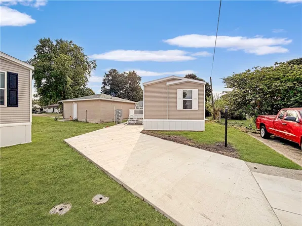 812 N 8th St #34, Mattoon, IL 61938
