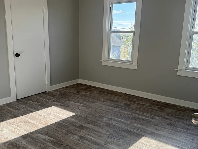 178 Blackmer St #3 — Photo 4