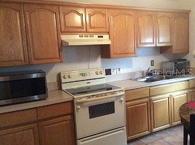 2nd image of 915 Edenville Ave