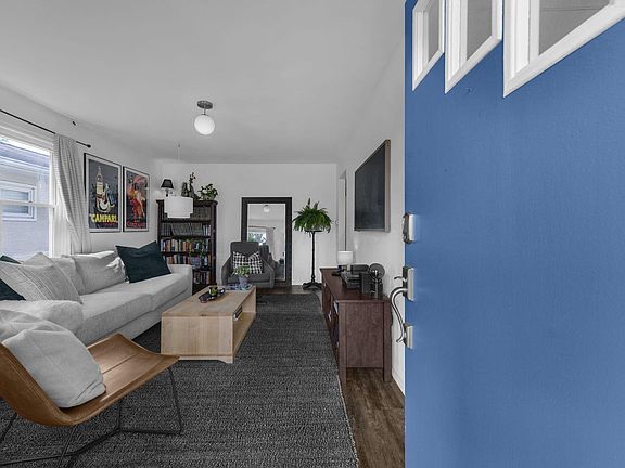 5th image of 160 Rosslyn Ave