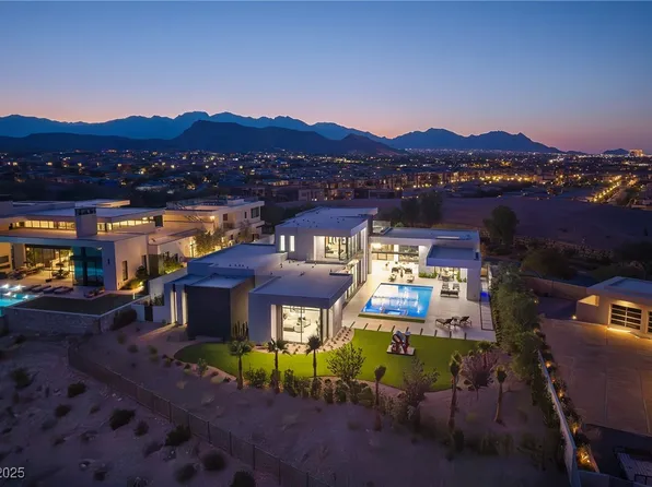 10891 Stardust Dr, Las Vegas, NV 89135